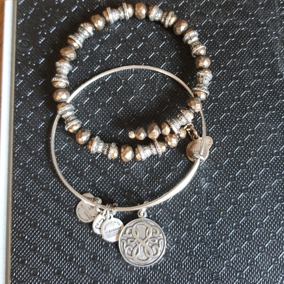 Bracelets - Picture 1 of 3